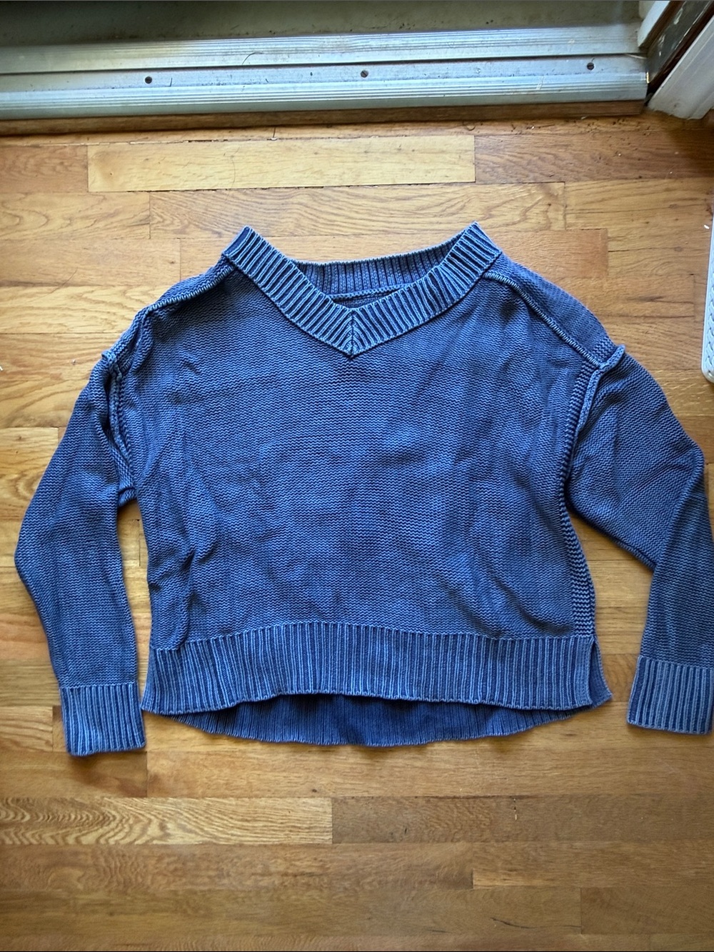 American Eagle Outfitters Blue V-Neck Knit Sweater. Size M